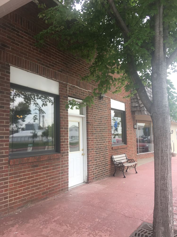 213 S Main St, Brookfield, MO 64628